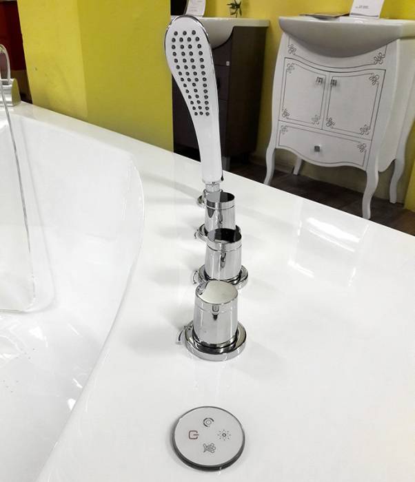 Акриловая ванна GEMY G9080. Фото